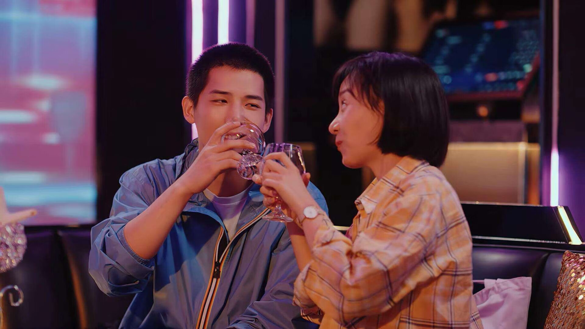 国王更衣室氛围视频曝光暖胃,国王穿新衣